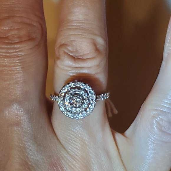 Brand new beautiful diamond 14K white gold ring - Picture 8 of 11